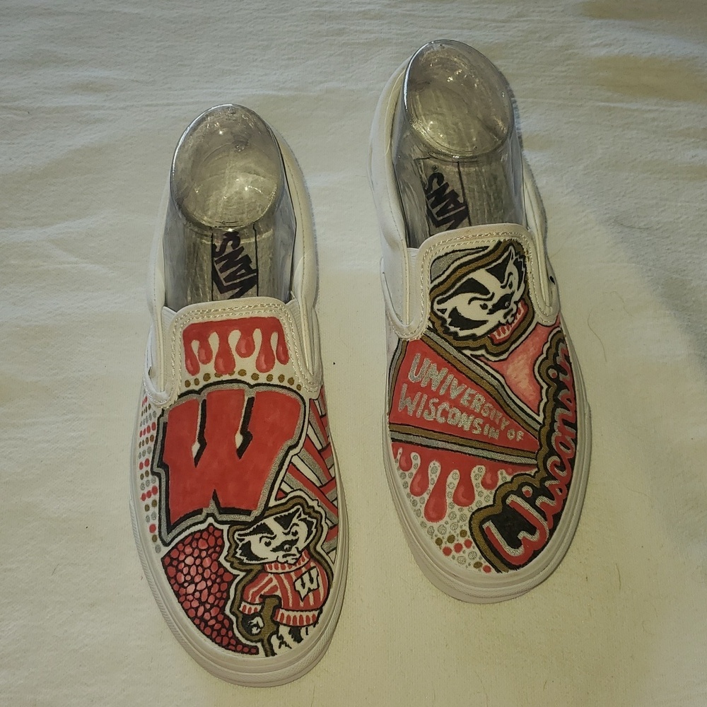 Vans Custom‎ Kicks University of Wisconsin Slip-On Sz. M 7.5 W 9 Shoes Sneakers